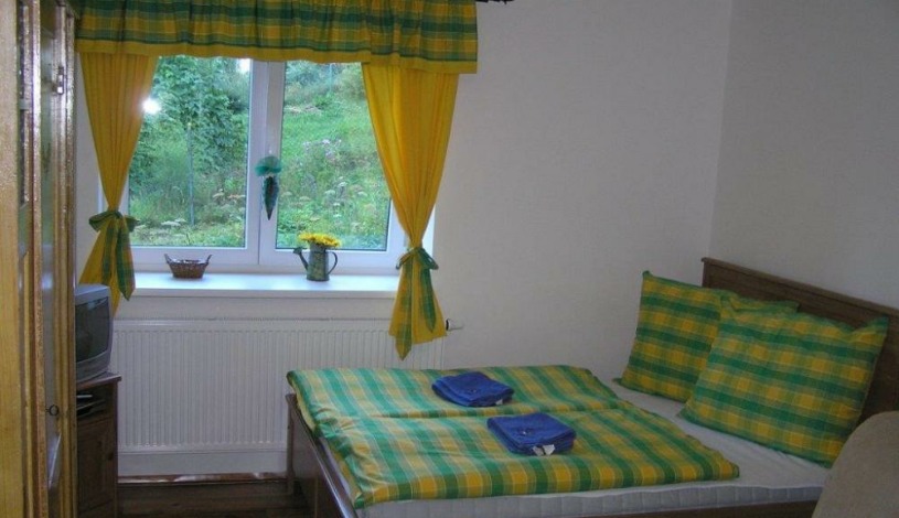 Horská chata U Sněhuláka  Železná Ruda - Žlutý pokoj - 4 lůžkový s palandou